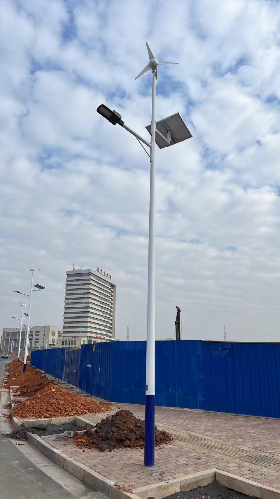 太阳能风光互补路灯