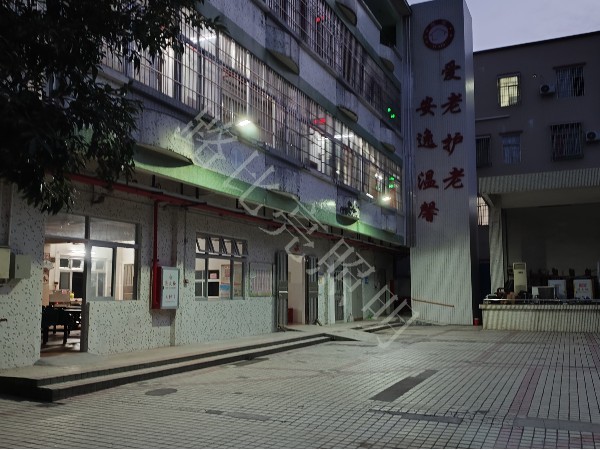 太阳能挂壁灯