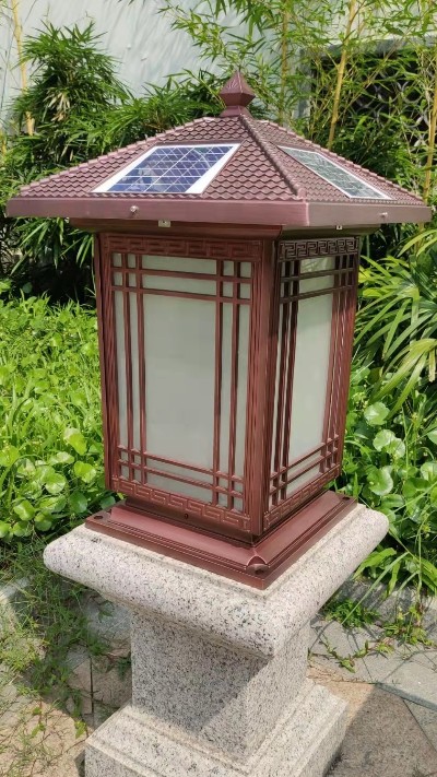 太阳能柱头灯