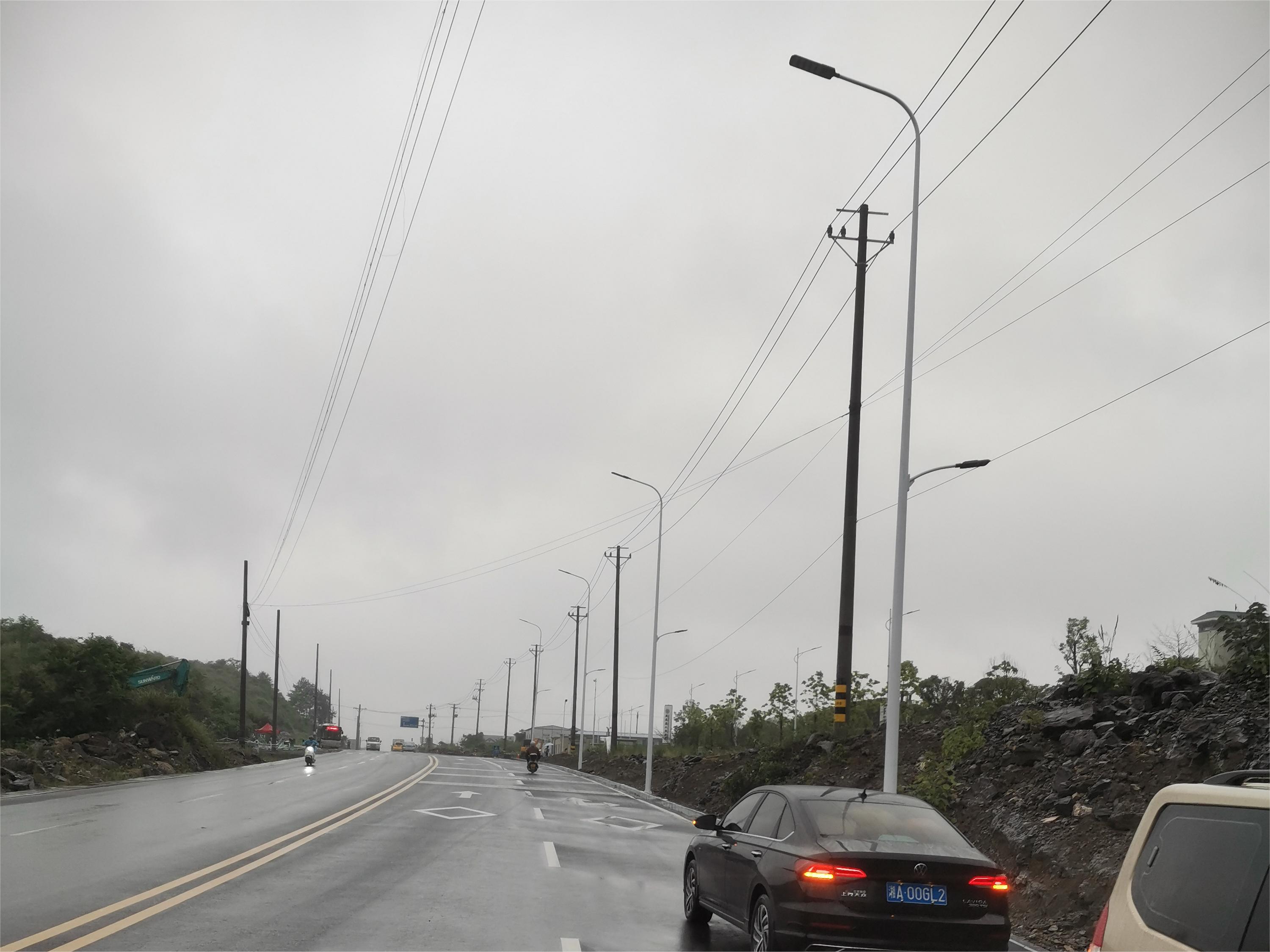 湖南凤凰12米高低臂路灯工程案例