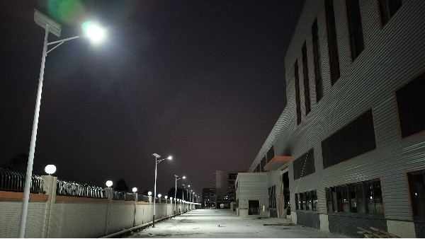 太阳能路灯在阴雨天、雾天的照明效果有影响吗？